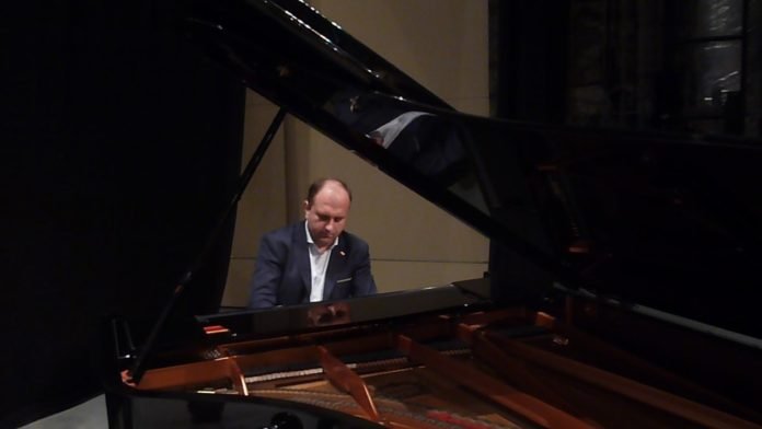 El pianista polaco Marian Sobula es el concertista invitado del tercer programa de la OSY