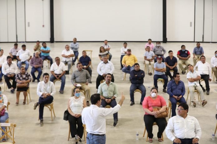 El Gobernador Mauricio Vila Dosal sostuvo un encuentro con los 106 alcaldes del estado