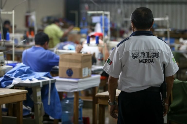 En Cereso de Mérida laborarán cubrebocas