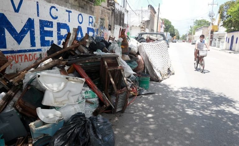 Al menos un mes tardaría la recolección de cacharros en Mérida