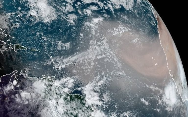 Polvo del Sahara llegará hoy a la Península; disminuirá el potencial de lluvias