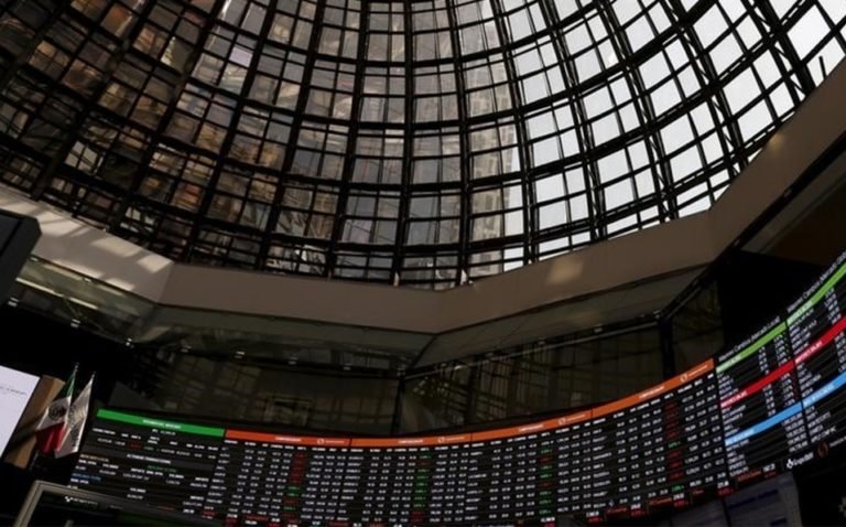 Bolsa mexicana opera estable; atenta a avances de vacuna y casos de coronavirus