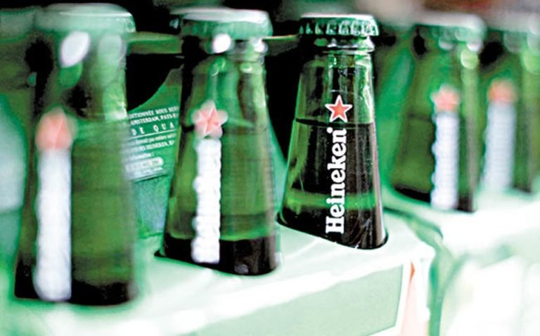 Menos tráfico, pago al SAT y falta de chelas pegan a resultados de Femsa