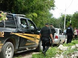 Con un arma blanca va contra sus 2 hijas
