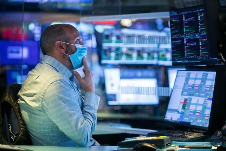 Vuelta al confinamiento en Europa tira mercados en el mundo