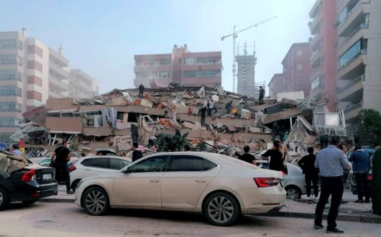 Sismo de magnitud 7 se siente en Grecia y Turquía; activan alerta de tsunami