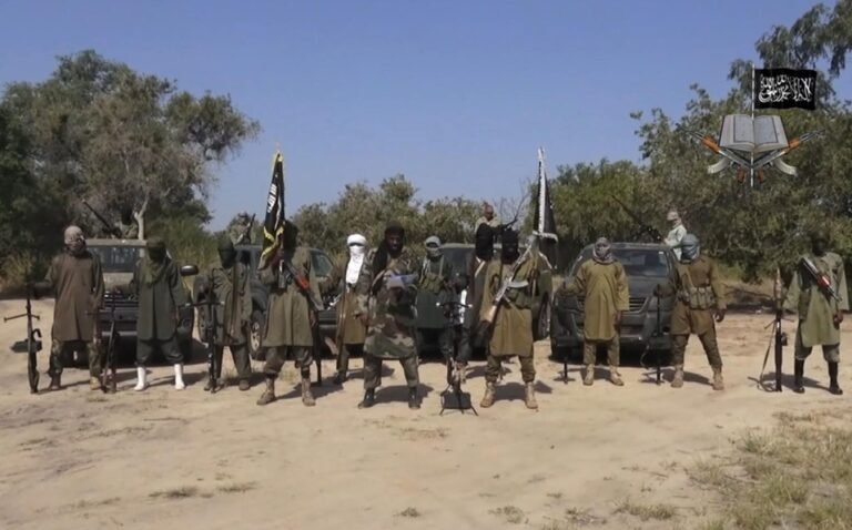 Liberan a 344 estudiantes plagiados por Boko Haram