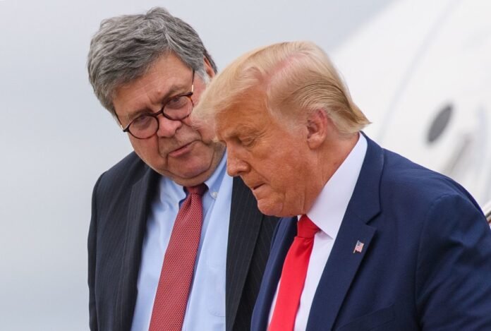 fiscal-general-eeuu-william-barr-con-trump-pasado-septiembre-1604990176101