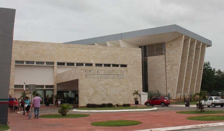 Protesta personal del HRAE porque se niegan a aplicarles la vacuna antiCovid