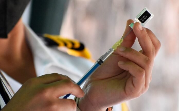 iniciativa-propone-vacunarse-covid-delito