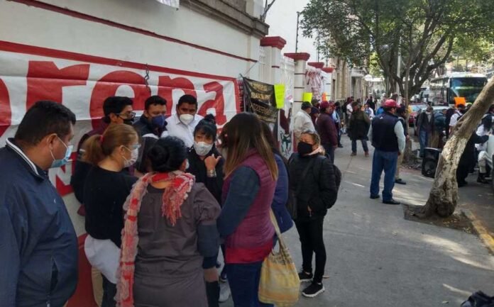 militantes-morena-esperan-atendidos-dirigentes_0_153_1200_746