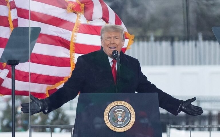 Trump asegura que juicio político en su contra es “ridículo” y causa “inmensa ira”
