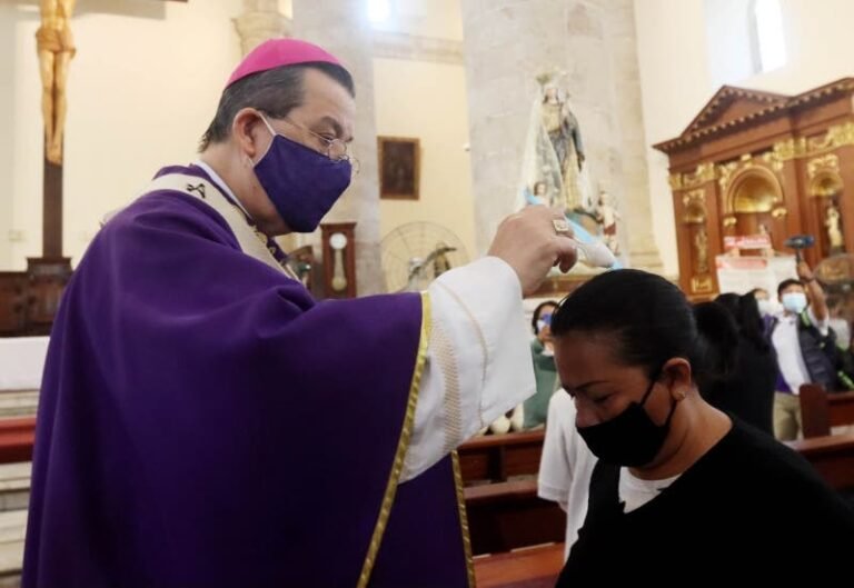Arzobispo de Yucatán pide no llamar matrimonio a los enlaces LGBT