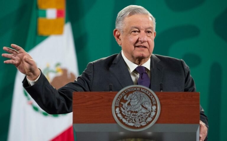 AMLO critica cuestionamientos a CFE, pese a que el problema por el apagón surgió en EU