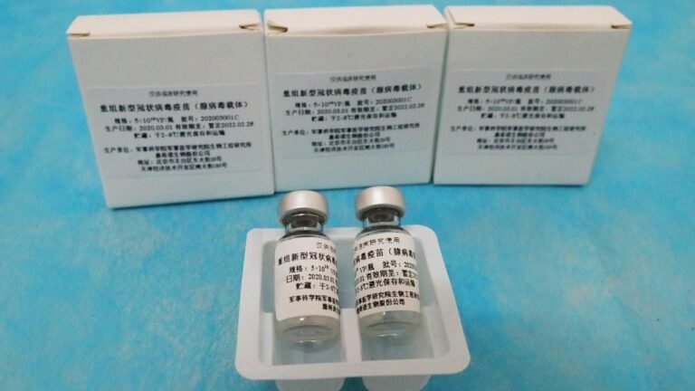 China desmantela redes de comercio de vacunas anticovid falsas