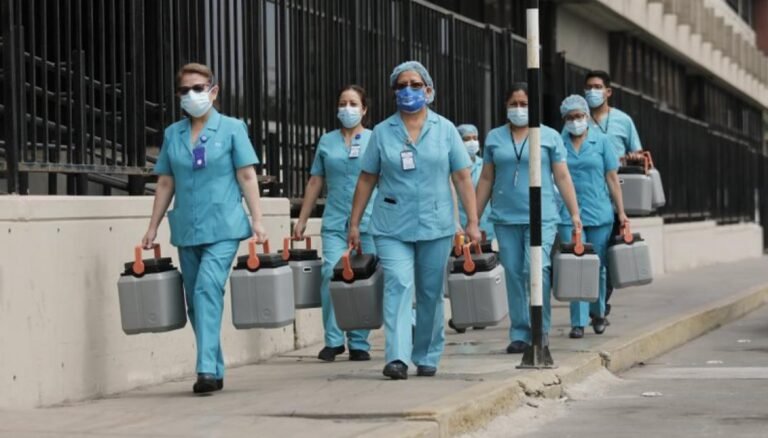 Perú: confirma médico vacunación extraoficial de Vizcarra y su esposa