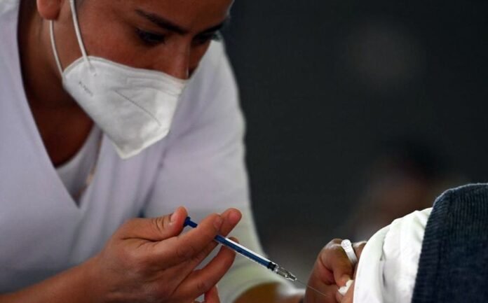 dosis-vacuna-covid-aplicada-personal