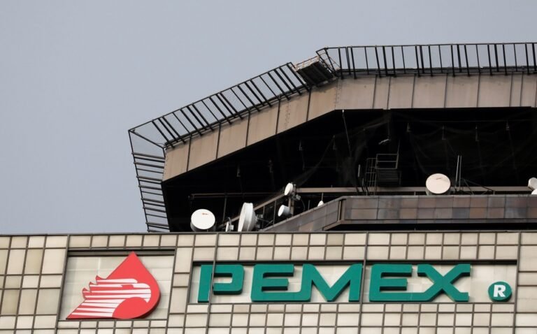 Condenan en Cámara y Pemex ‘jubilación’ de Romero Deschamps