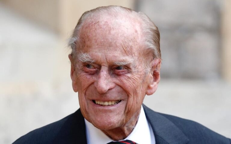Trasladan a otro hospital al príncipe Felipe, esposo de la reina Isabel II, para exámenes cardiacos