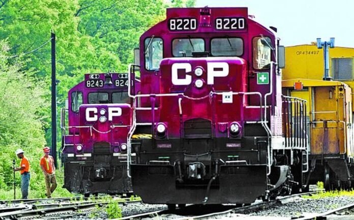 trenes-firma-canadiense-estacionados-vias