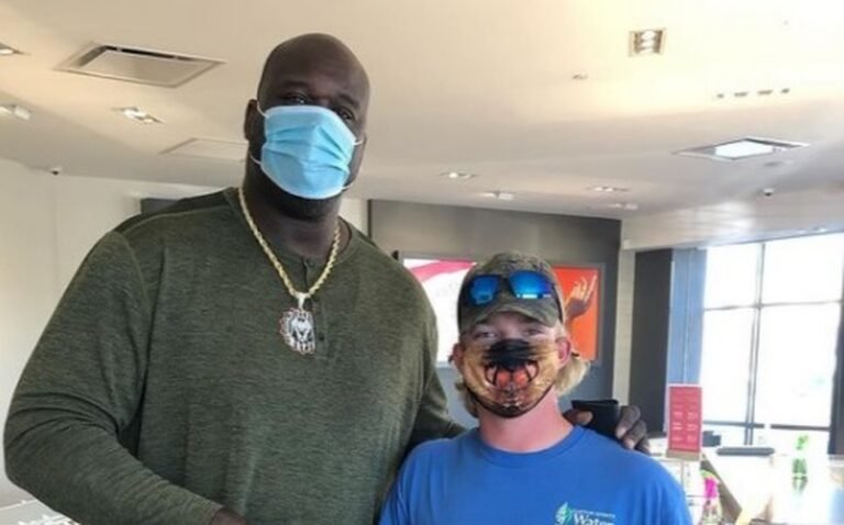 Shaquille O’Neal le paga el anillo de compromiso a un joven; video se vuelve viral