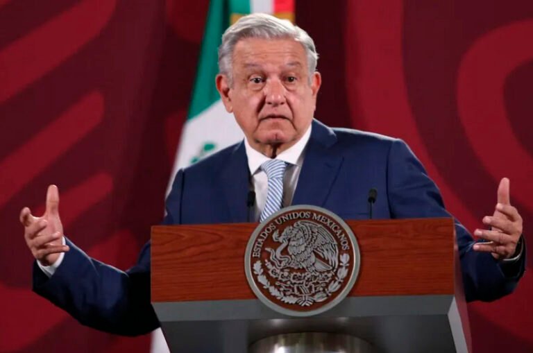 AMLO pregona justicia en el octavo aniversario del caso Ayotzinapa: “es día de luto nacional”