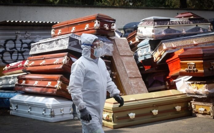 pandemia-golpeo-fabricantes-ataudes-cremacion_0_53_1200_747