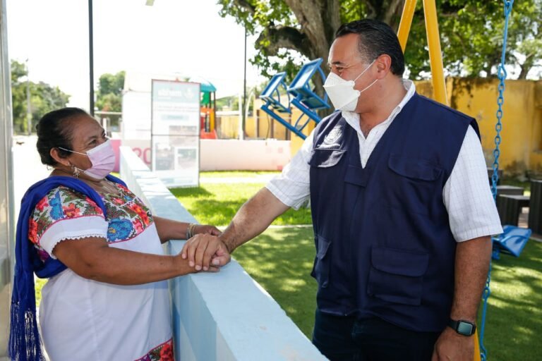 Renán Barrera refrenda su compromiso con el empoderamiento de las mujeres de Mérida