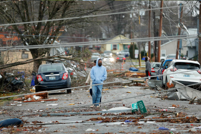 Tornado azota Kentucky; se estiman más de 70 muertos