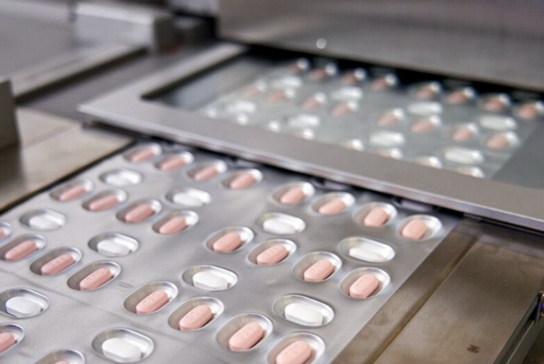 Reino Unido aprueba la píldora contra COVID de Pfizer