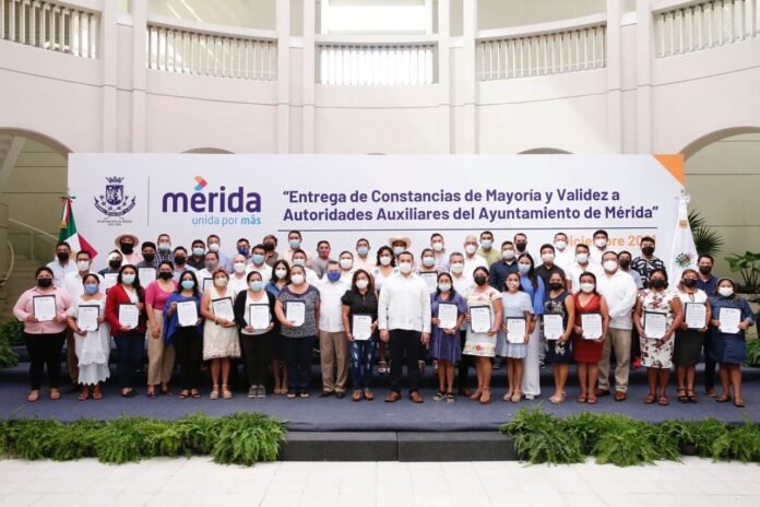 Entrega-constancias-2021-12-01-at-2.56.09-PM