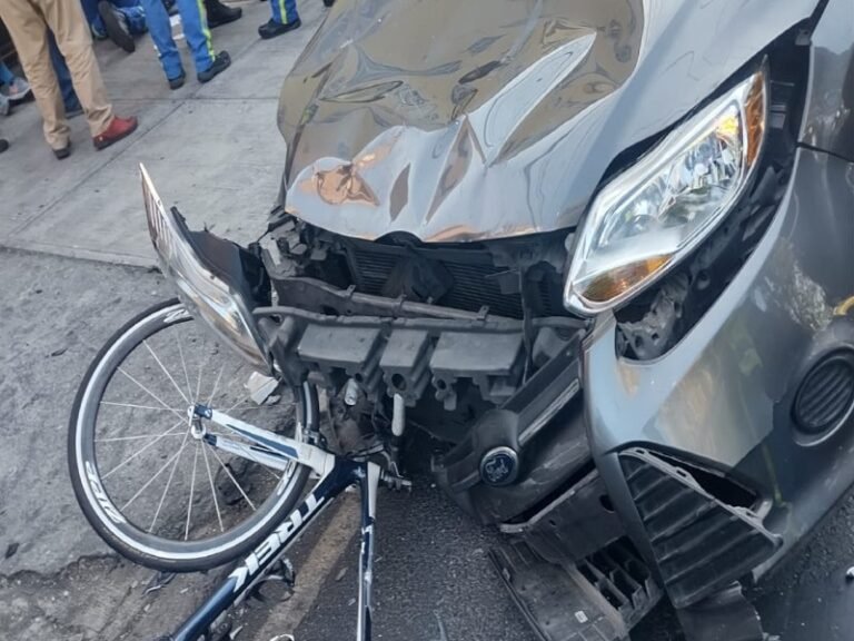 Automovilista ebrio embiste a 12 ciclistas sobre Calzada de Tlalpan