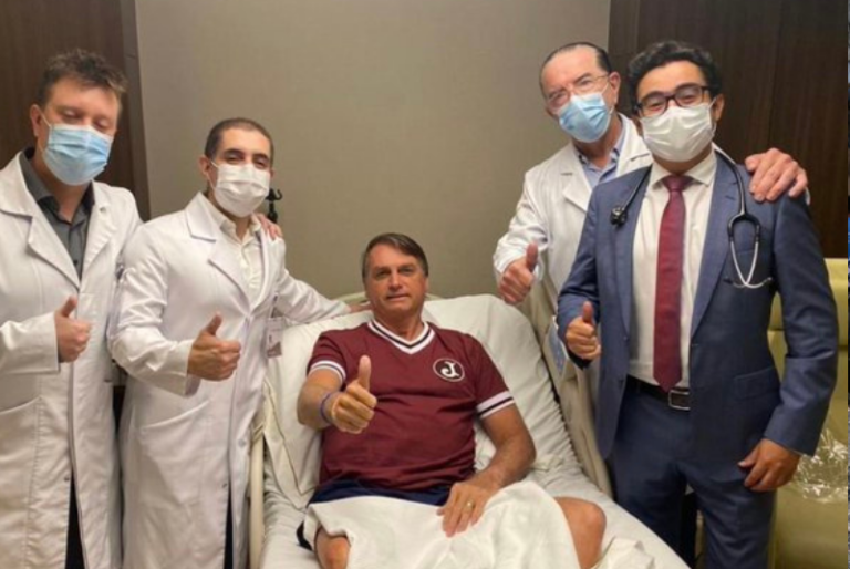 Jair Bolsonaro sale del hospital tras dos días por obstrucción intestinal