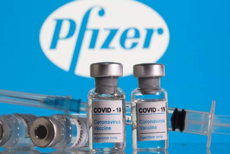 Pfizer tendría lista en marzo nueva vacuna contra ómicron