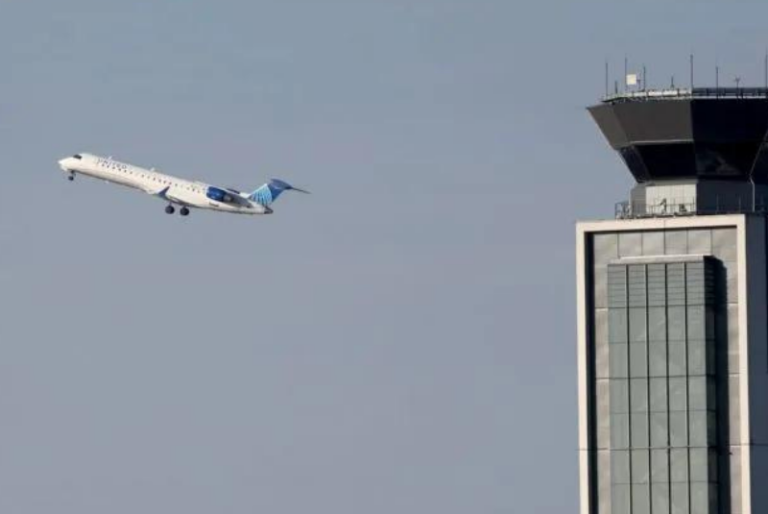 EU advierte “caos” por antenas 5G de AT&T y Verizon cerca de aeropuertos