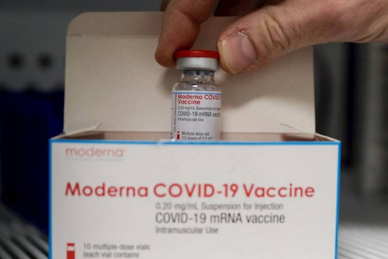 Vacuna contra Covid-19 de Moderna recibe aprobación completa en EU