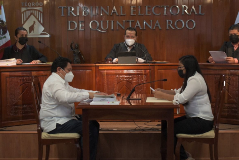 TEQROO ordena retirar espectaculares del precandidato Roberto Palazuelos