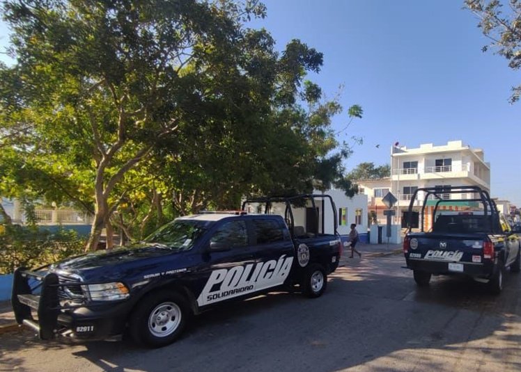Policías hallan cabeza humana dentro de una hielera en Playa del Carmen