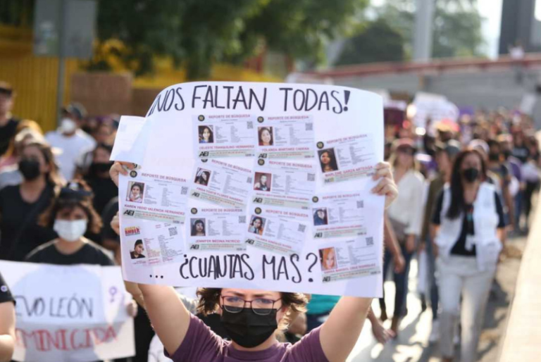 Colectivos feministas protestan por asesinato de Debanhi en Nuevo León