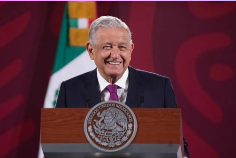 Tras anuncio de Bimbo, AMLO hace “publicidad” a la paleta Payaso