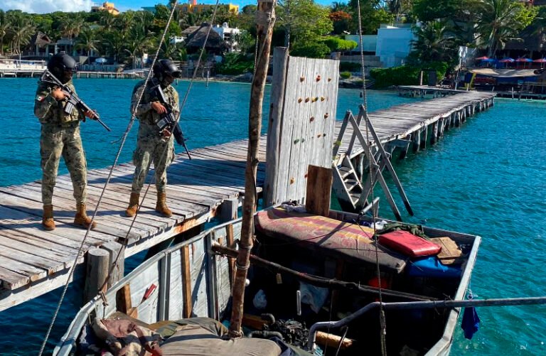Cubanos atracan en un muelle de Isla Mujeres y desaparecen sin dejar rastro