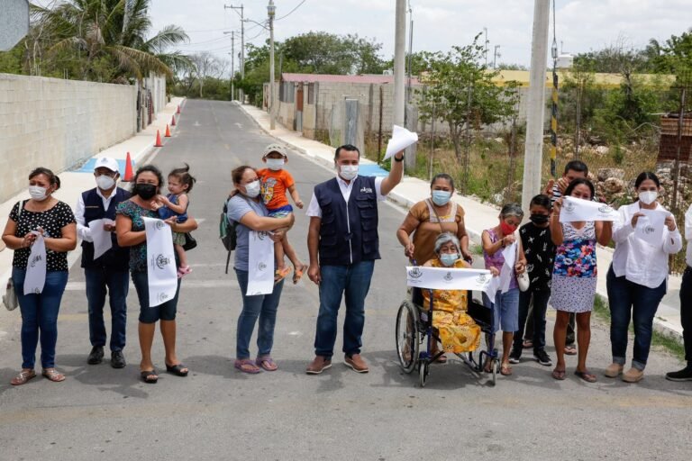 Renán Barrera entrega obras públicas realizadas al Sur de Mérida