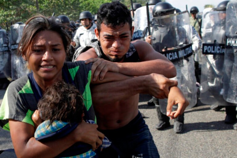 Migrantes ‘liberan’ a 45 extranjeros que serían deportados por el INM