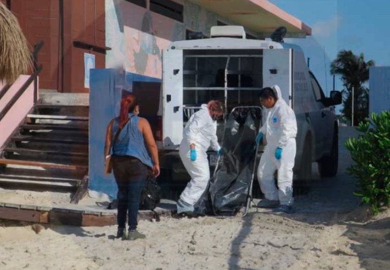 Hallan cuerpo sin vida flotando en la playa Chac Mool de Cancún