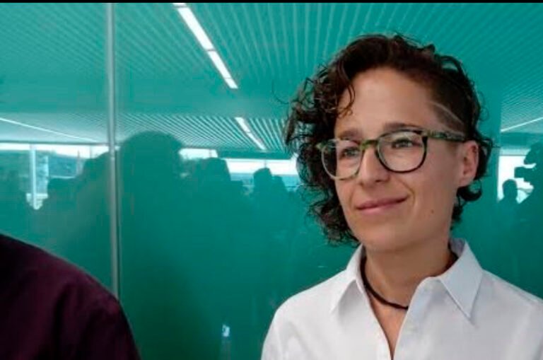 Abuchean a la Secretaria estatal de Turismo, Michelle Fridman, durante despedida del concierto de Pandora y Flans