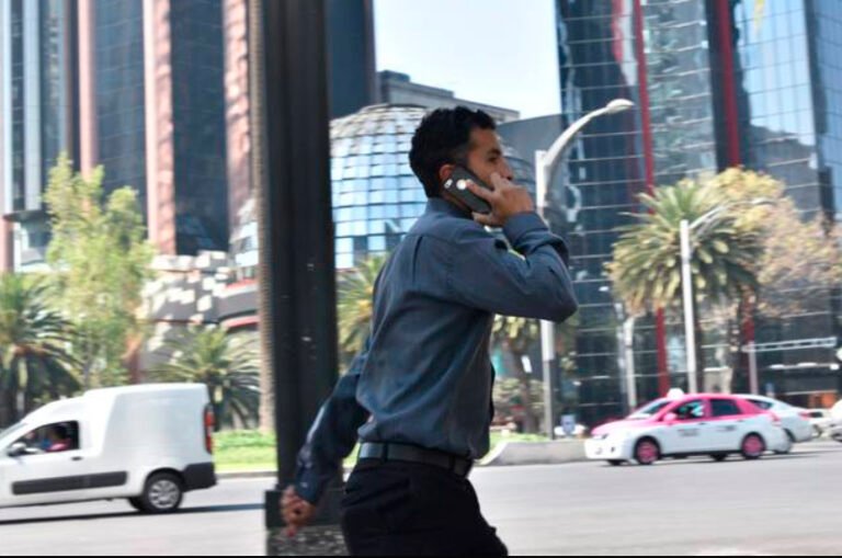 ¿Es cierto que la ola de calor acaba con la batería de tu celular? ¿Cómo solucionarlo?