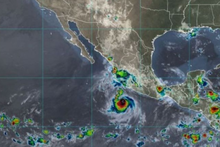Huracán Bonnie se intensifica a categoría 3 frente a Michoacán; afecta estos estados