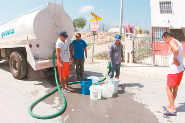 Llegan 100 pipas a repartir agua en el municipio de García, Monterrey