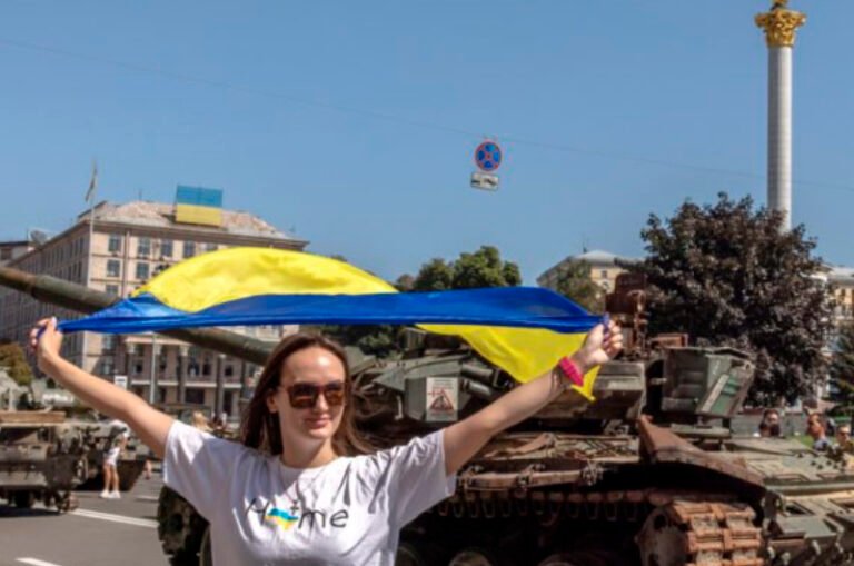 Ucrania celebra su independencia entre el temor a nuevos ataques