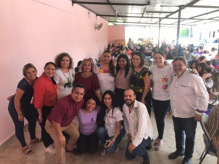 Libros y solidaridad en evento por el día internacional de la Mujer en Kanasín Yucatán